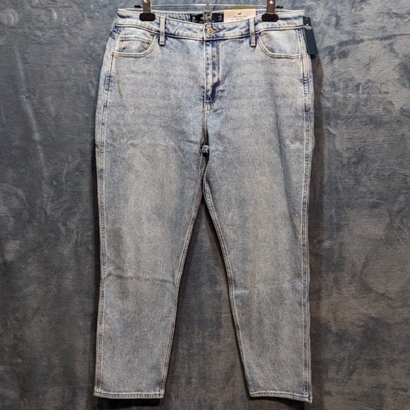 Hollister Denim - Hollister Curvy High Rise Mom Jeans Light Wash Distressed 17R W33 L27 Denim NWT